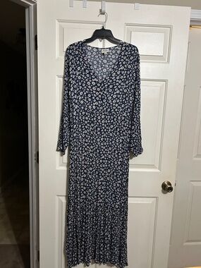 Beige by eci Navy Floral V-Neck Long Sleeve Maxi Dress